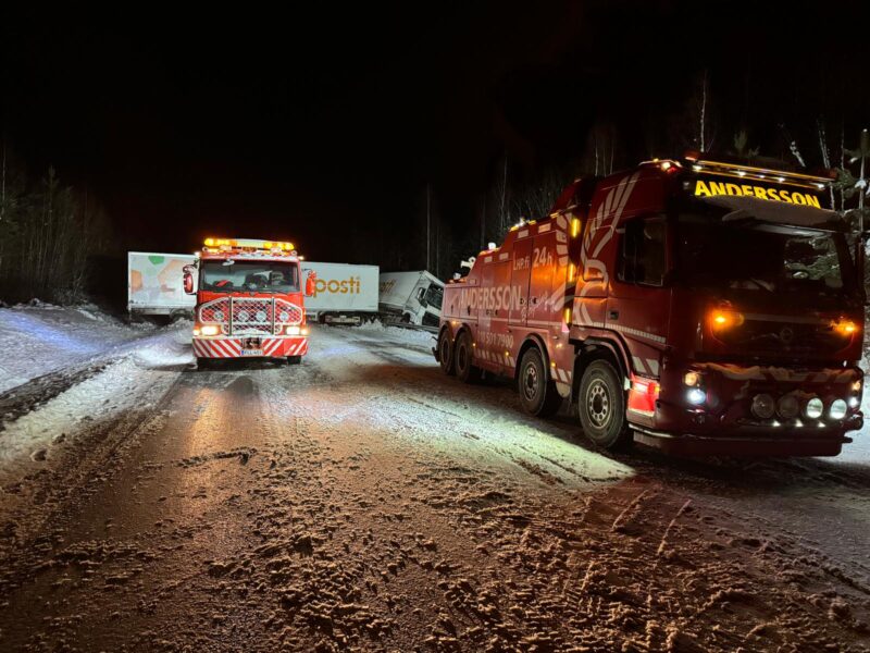 Aina ei ajeta vain kauniina kesäyönä sopivasti mutkittelevaa pikitietä auringonlaskuun! Vaaralliset tieolosuhteet
