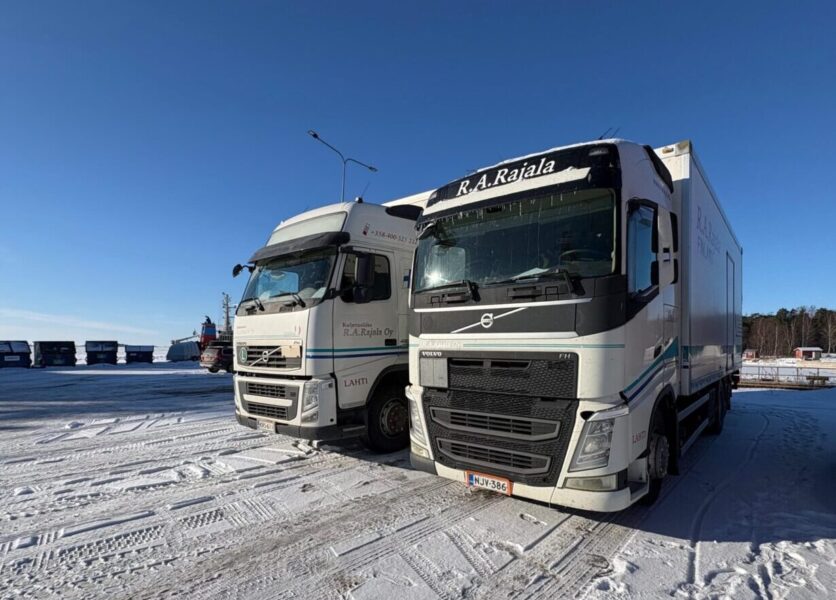 Rajala Logistiikan vanha kalusto siirtymässä toiseen maahan
